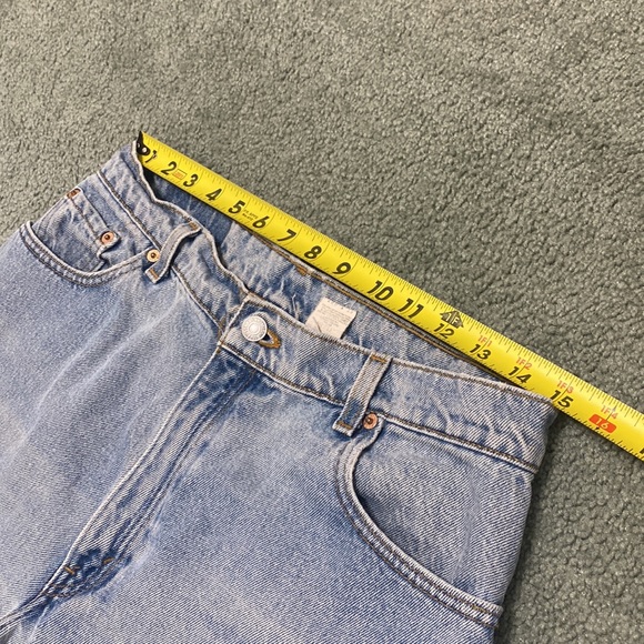 90's Vintage 550 Levi's Relaxed Fit with Tapered Leg faded blue jeans USA made - Picture 7 of 11
